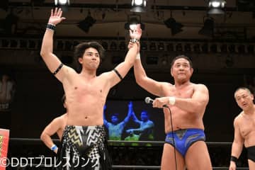 『プロレス大賞』新人賞受賞の武知海青が永田裕志＆髙木三四郎組から自力2勝目を奪取！「場数を増やして、もっとプロレスを世の中に広めるために頑張っていきたい」