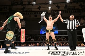 EXTREME王者To-yが“ベルト泥棒”ヤス・ウラノを下し王座V6！「最高の富と最高のプロレスを求めていく」