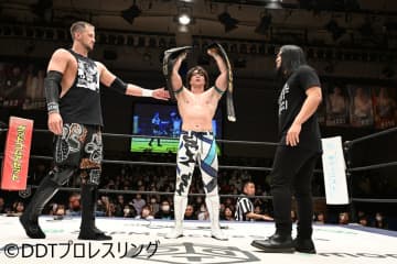 上野勇希が正田壮史を退け、KO-D無差別級王座V4！2026年1・25後楽園で佐々木大輔、クリス・ブルックスと変則3WAYでの2冠戦へ