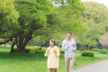 60代前半、「お金のため」だけでは続かない——定年後も満足して働く人の共通点