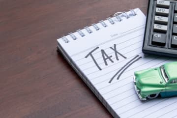 クリスマスに息子に「レクサス」を送りたいと思っていますが、贈与税がかからない方法で送りたいです。何かよい方法はないでしょうか？