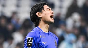 『彼を思うと胸が張り裂けそう』30歳日本代表スター、悲劇の重傷でW杯絶望か…古巣の世界的強豪ファンも悲しむ