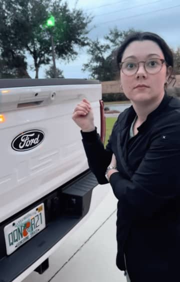 「にゃ～」袋から鳴き声→夫からの“サプライズ”に妻号泣。『鬼滅の刃』あのキャラに似て…