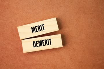 控除限度額を超えて寄付してしまったら「確定申告のほうが得になる」って本当？ 限度額超えで得する人・損する人の違い