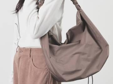 とにかく“いっぱい入る”バッグが欲しい！【ハニーズ】使い勝手抜群♡「A4対応バッグ」