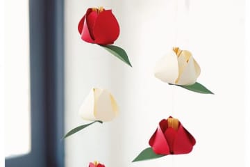 お正月をおめでたい「椿のモビール」で迎えよう！【工作・型紙ダウンロード付き】