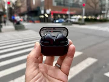 イヤホンのバッテリーを長持ちさせる方法　思わぬ「充電切れ」を防ぐには