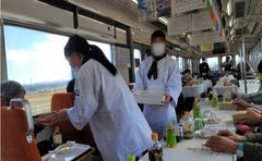 『甘いもんとれいん』を運転します！　洋菓子と和菓子の両方を満喫！　好評につき午前・午後の２便運転！