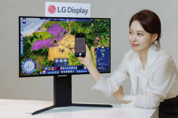 LG、世界初の「RGBストライプ」「240Hz駆動」両立した4K有機ELパネル