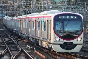京王電鉄、新型通勤車両「2000系」のお披露目会や試乗会を開催
