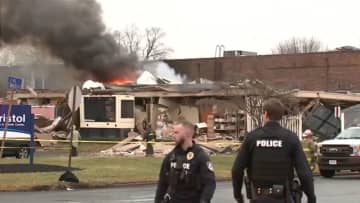 高齢者施設で爆発火災2人死亡…職員含め5人安否不明　消防・警察が入所者避難させた直後2回目の爆発　アメリカ東部