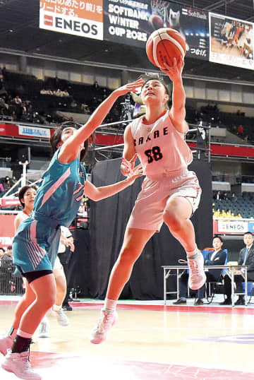 ＜高校バスケ＞女子・埼玉栄、前回準Vの慶誠に快勝　ゴール下で光る堅い守備…対策通りのディフェンスから鋭い速攻で得点重ねる