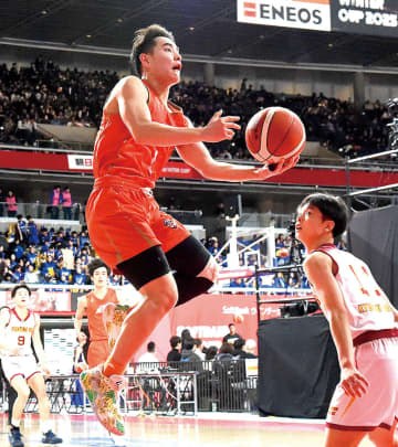 ＜高校バスケ＞男子・埼玉栄は初戦敗退　独特のリズムに…序盤に握ったペース、九州学院の攻撃に乱される　エースや留学生、徹底マークされ本領発揮できず