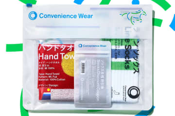 ファミマ、26年「福袋」はラメ入りラインソックスなど 1260円