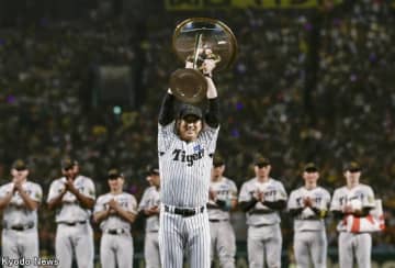 明暗分けた「2年目のジンクス」!? “破った”小久保監督と“敗れた”阿部監督…来季は藤川監督が挑戦へ