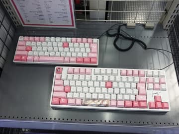 「キズナアイ」とコラボしたAkkoのゲーミングキーボード「FUN60」「FUN87」が予約スタート