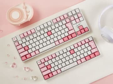 Akko、KizunaAIコラボのゲーミングキーボード