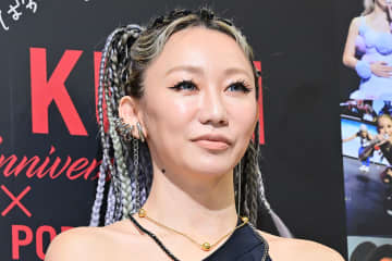 倖田來未の“セクシーすぎる衣装”に注目　へそ出しバニーに「びっくり」「尊い」の声