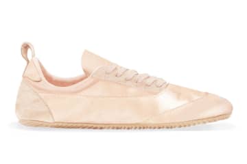 ジル サンダーの“バレリーナシューズ”風スニーカー、ローズピンクのサテンシューズなど