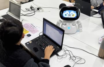 意図通り動く喜びが学びを後押し、AIロボット「Kebbi Air」で広がるプログラミング体験