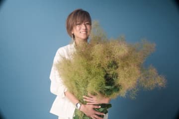 hitomi、初のライブアルバム配信開始　ライブ当日の模様を撮影したダイジェスト映像公開も