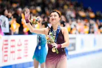 全日本フィギュアで海外感動の一コマ「私たちと同じだ」「涙出る」　見届ける選手たちに喝采