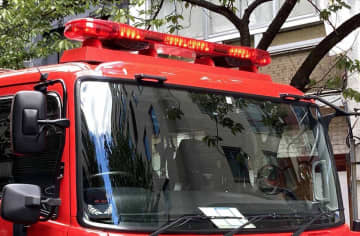 神奈川・小田原の住宅で火事、焼け跡から遺体を発見　両隣の住宅に延焼