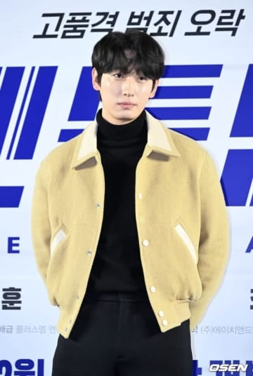 ユン・バク、結婚から2年でパパに！妻キム・スビンの第1子妊娠を発表