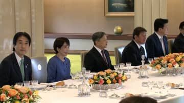 天皇陛下が高市首相ら招き昼食会「お忙しくてらっしゃいますよね」とねぎらわれる　秋篠宮さまも同席　閣僚ら約20人出席