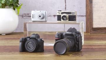 ニコン×バンダイ、コラボ第2弾ミニチュアフィギュアを発売。シャッターが押せる！ニコンの名機を1/3スケールで再現