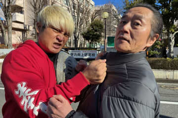 【ノア】拳王が内藤哲也の実父・賢一さんに〝Ｘ〟の正体を問い詰める「これは息子さんですよね？」