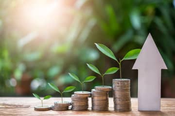 「プラチナ2300ドル突破」で10営業日続伸中！ 投資家向けの話だと思っていたけど…実は私の家計にも影響する？ 今後に備えて気を付けたいポイントとは？