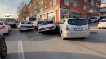“暴走車”が車7～8台に衝突…街はパニックに　無免許の18歳男に罰金約32万円　トルコ