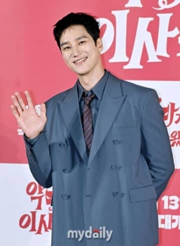 アン・ボヒョン、韓国失明予防財団の児童・青少年に1億ウォンを寄付…クリスマスを前に温かい善行