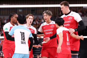 サントリーが展覧会会場でアウェー戦のパブリックビューイングを開催！