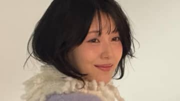 浜辺美波 最強のもこもこ冬コーデ披露！ノースリーブからのぞく細っそり腕に「僕の心臓が足りません」「メロすぎ」とファン悶絶