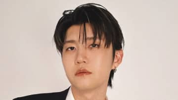 「メロすぎるよ」ミセス・若井滉斗 ツノが生えてる！？遊び心あふれるニット帽×黒縁メガネ姿で上目遣いの自撮りショットに「心臓に悪いですうううう」