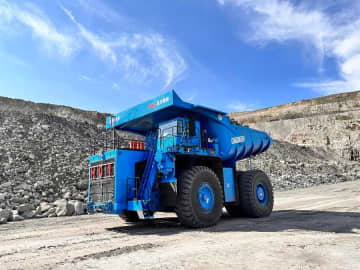 水素ハイブリッド型の大型鉱山ダンプが検収合格　中国内モンゴル自治区