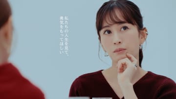 前田敦子&高橋みなみ“台本なしの48分”特別対談公開！“AKBはなぜ売れたのか”「生々しい人間だったんじゃない？」