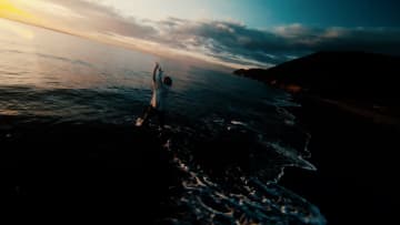 桃色ドロシー、ROTTENGRAFFTY・MASAHIKOと京都合宿で制作した楽曲「朝凪の彼方」のMV公開