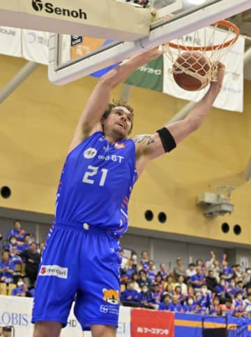 バスケットボールB1　茨城ロボッツ3連勝　A千葉に81-71