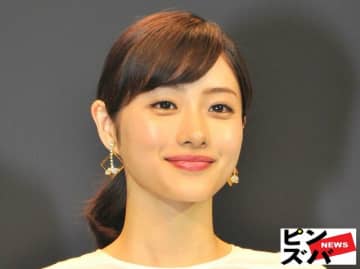 「ほぼ残飯処理みたいな...」石原さとみ、美背中輝く爆ビジュと生活感ダダ漏れ育児のギャップがスゴい