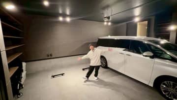 キンコン梶原雄太、「めっちゃお金掛けた」新居のガレージ紹介　カメラマンを務めた長男との掛け合いも話題に