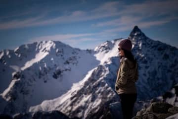 少しでも装備をコンパクトにしたい山岳写真！「ペットボトル一本分の重さの三脚」 わたしが雪山で ”立ち止まる理由”【常念岳】