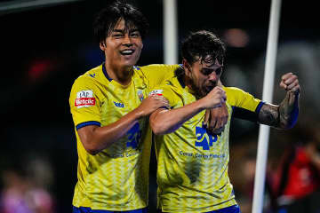 ポルトガル1部でまさかの光景　駆けつけた1人のアウェーサポに海外注目「信じられないような瞬間」