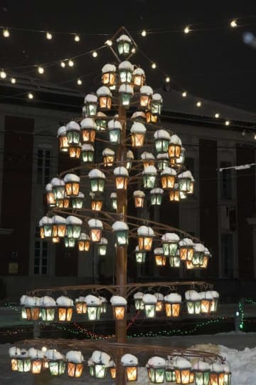 小樽の夜にキラキラ輝く〝クリスマスツリー〟に3万人うっとり　「かわいい〜！絵本みたい！」「粋な演出」