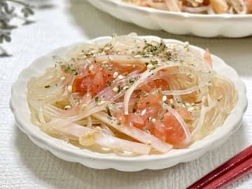 パーティーにもおすすめ♪切って和えるだけの「グレープフルーツ春雨サラダ」