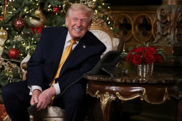 「極左くずも含めて祝福」　クリスマスでトランプ氏が投稿