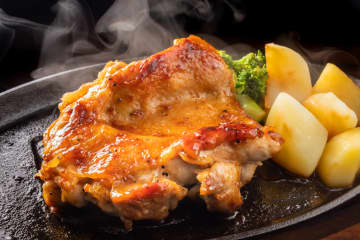 料理研究家ゆかり、絶品『チキンステーキ』のレシピを公開　皮はパリパリ中はジューシーで簡単すぎると話題に「チキンステーキ、クリスマスにいいですね。参考にさせて頂きます！」「チキンは低カロリー＆高タンパクで自称ダイエット中なので有り難いです❤」