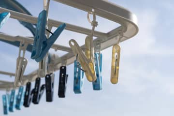 「角ハンガーのピンチが1つだけ壊れた」を救う100均アイテム【私の2025】